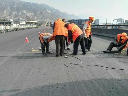 石泉道路桥梁病害治理